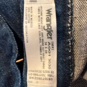 2 pair. Wrangler 13MWZ 36x38